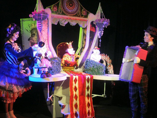 Сцена з вистави «Казка зустрічей і розставань» Г. Махмудова. Дніпровський театр ляльок. 2016